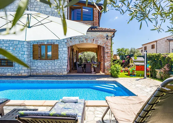 Villa San Andrea - Ideal For Families, 8 Adults, 2 Children Up To 5 Years, 1 Children Up To 1 Years